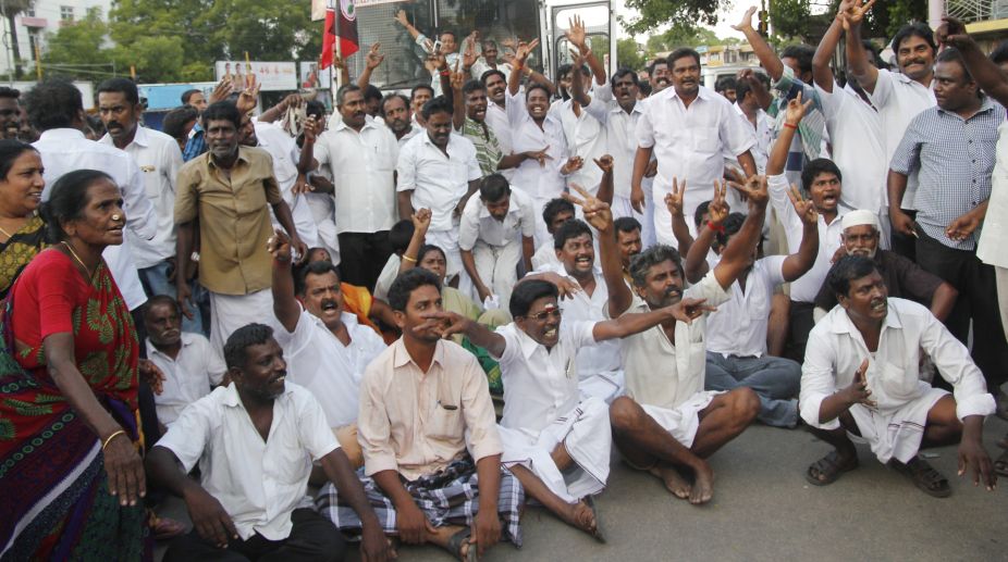 AIADMK protesters burn Dhinakaran’s effigy in Puducherry