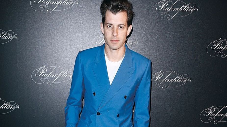 Mark Ronson dating a singer