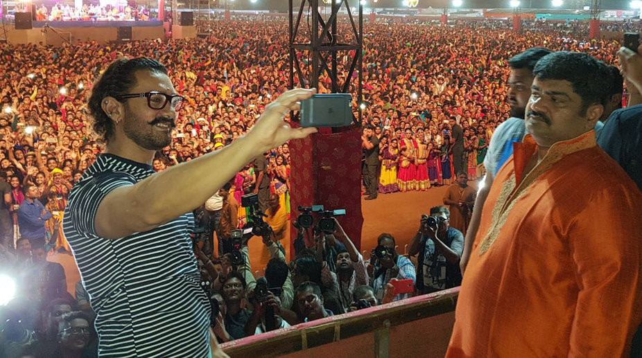 Pics: Aamir Khan celebrates Navratri in Baroda along with ‘Secret Superstar’ team