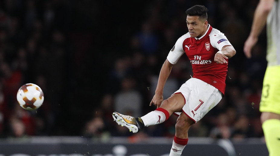 Alexis not distracted by other clubs, says Arsenal coach Wenger