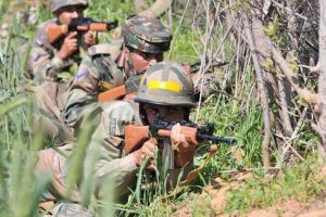 Indian, Pakistani army clash on LoC