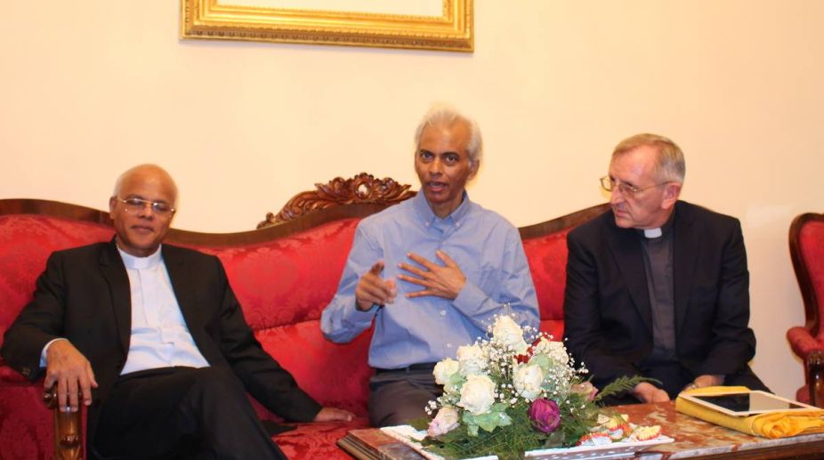 Father Tom Uzhunnalil meets priests in Bengaluru