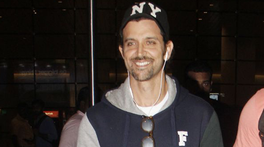 Unfazed by controversies, Hrithik Roshan smiles