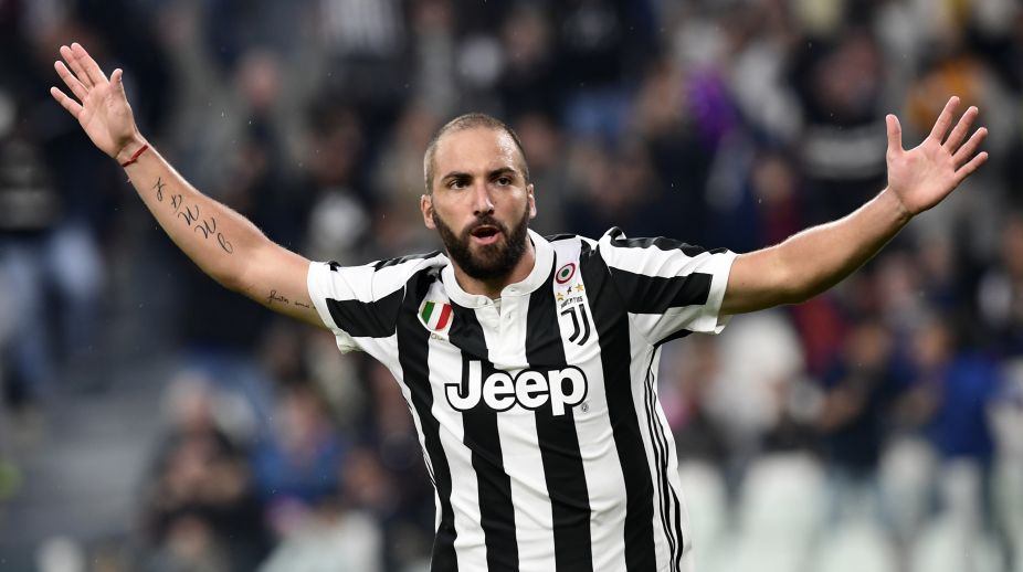 Juventus beat Chievo 3-0 to top Serie A table