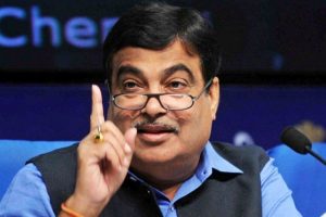 Gadkari to launch 5-day free eye-check up for truckers on 2 Oct