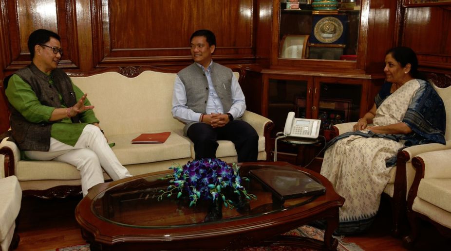  Arunchal CM calls on Defence Minister