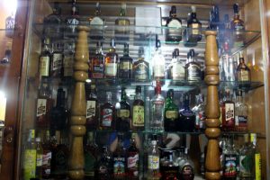A golden ‘bar’ for alcoholics!