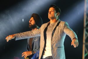 Gippy Grewal, Farhan Akhtar promote Lucknow Central with a musical night
