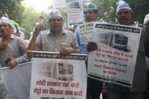 AAP protests against Metro fare hike at Union Minister’s residence