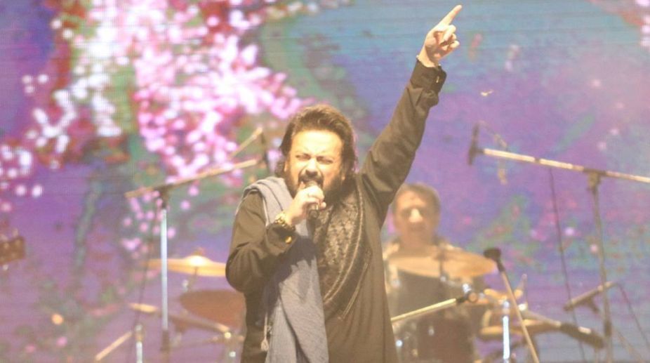 Omar Abdullah, Adnan war of words on Twitter over Srinagar concert