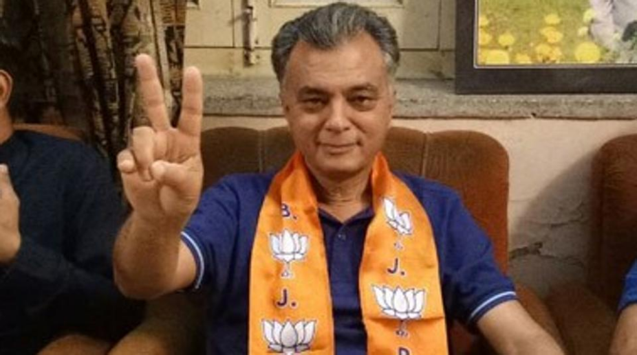 Cong veteran Sukh Ram and his minister son join BJP