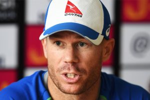 Despite stiff neck, Warner determined to play first Ashes Test