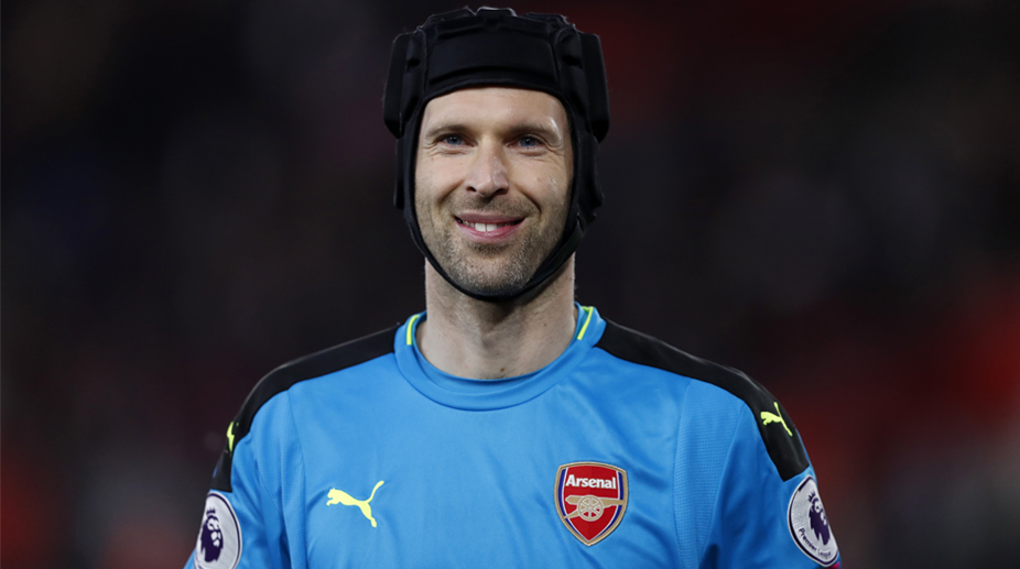 Watch: Arsenal keeper Petr Cech takes on table tennis robot in training