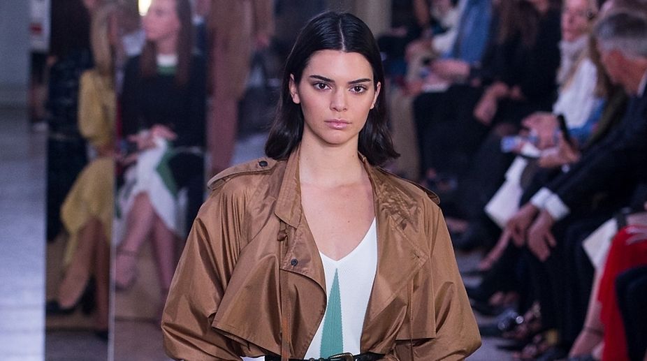 Kendall keeping new beau ‘at arm’s length’