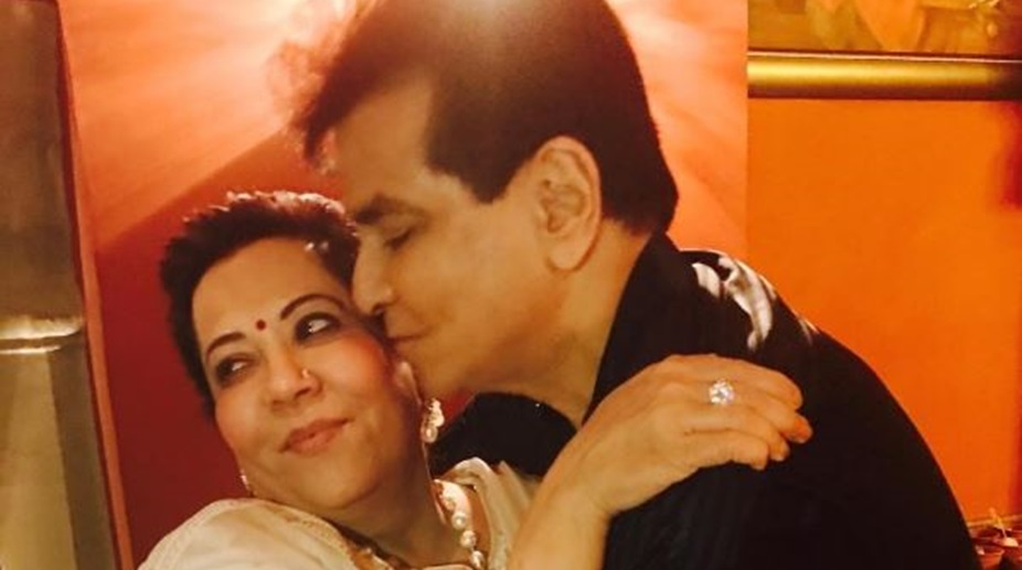Jeetendra and Shobha Kapoor ring in 43rd “runaway” marriage anniversary