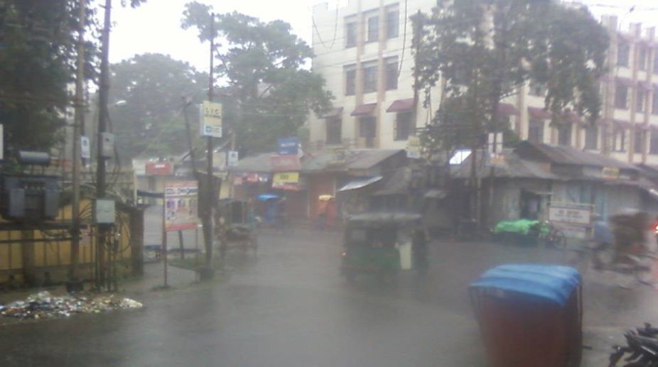 Heavy rains claims two lives in Kolkata, North 24 Parganas