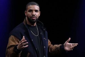 Drake pauses show to threaten male fan groping women
