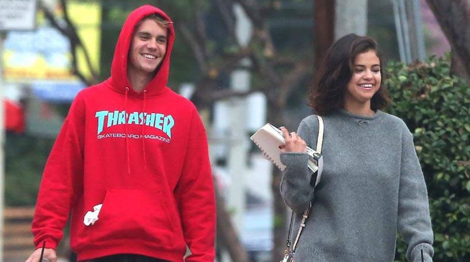 Selena Gomez confirms relationship with Justin Bieber