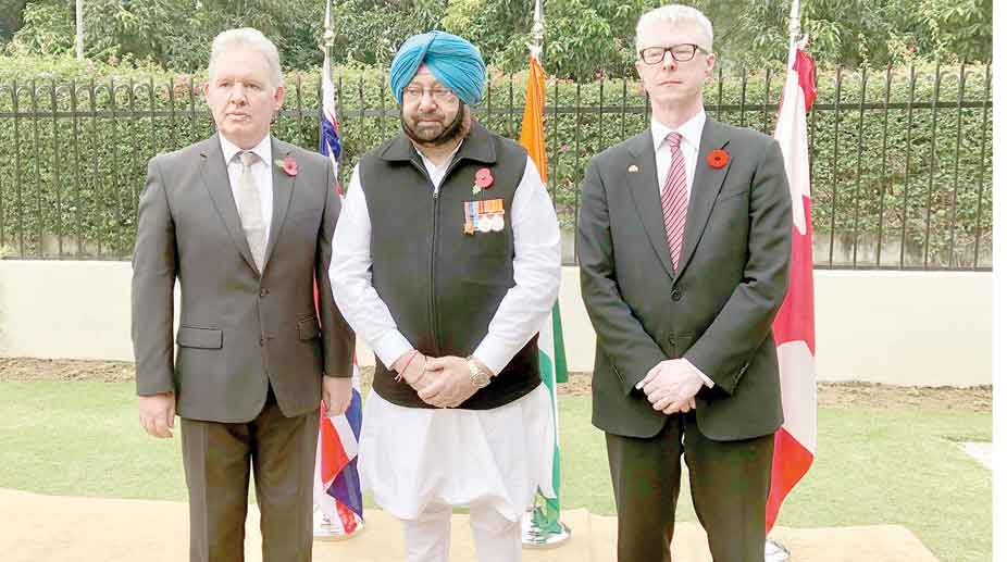 Amarinder Singh joins envoys to pay homage to soldiers