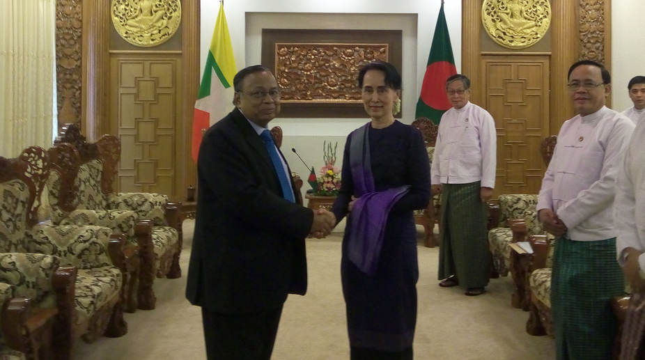 Myanmar to take back Rohingya refugees; signs deal with Bangladesh