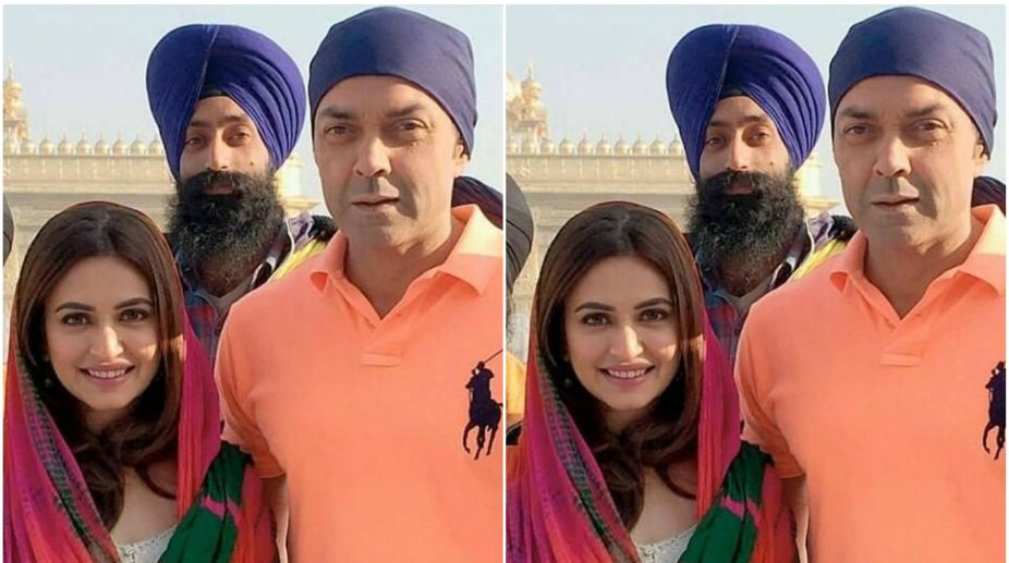 Kriti visits Golden Temple with Bobby
