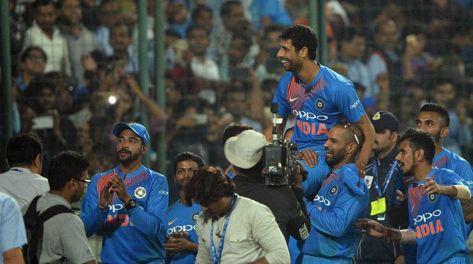 Bollywood celebs wish Ashish Nehra the best for future