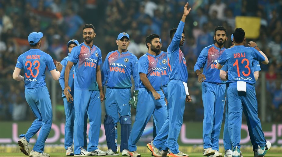3rd T20I: Sri Lanka stutter as India get early breakthroughs