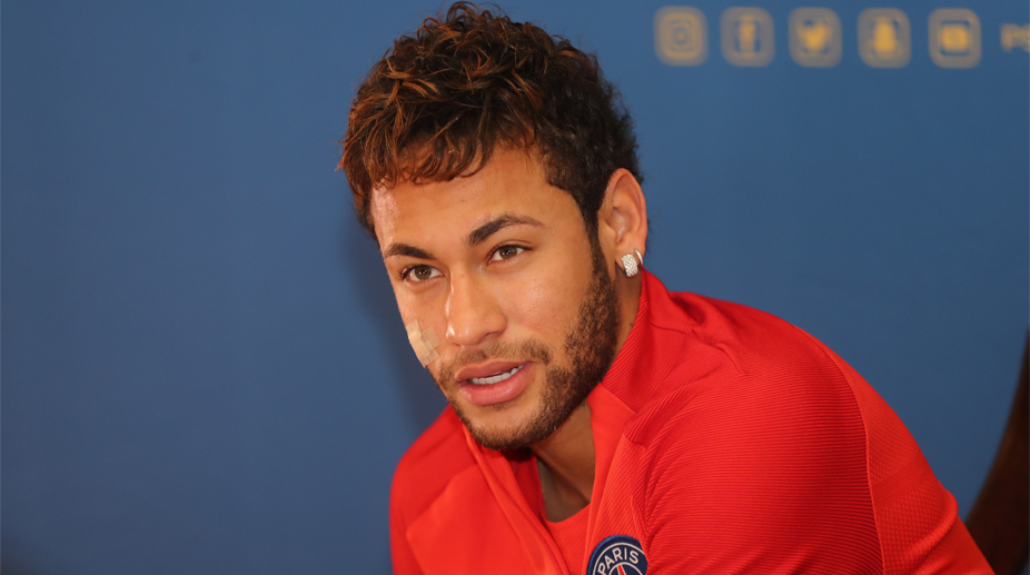 Neymar parties on Brazilian island, bumps into ex