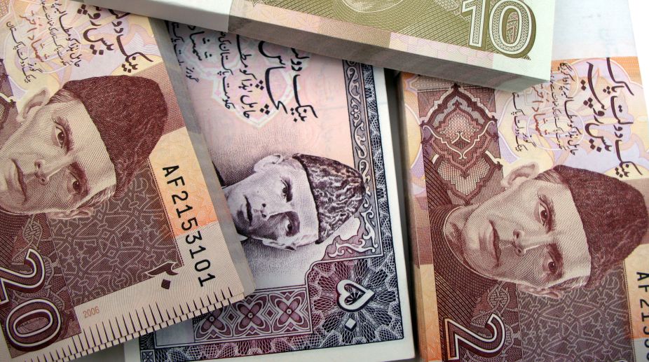 Pakistan agrees to depreciate rupee after IMF talks