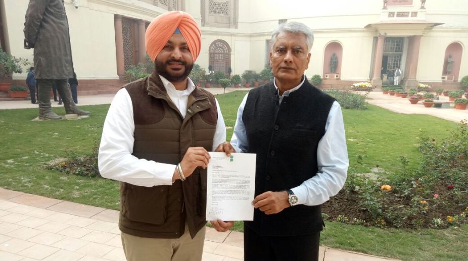 Conversions of Sikhs in Pak: Punjab Cong MPs raises issue with Sushma