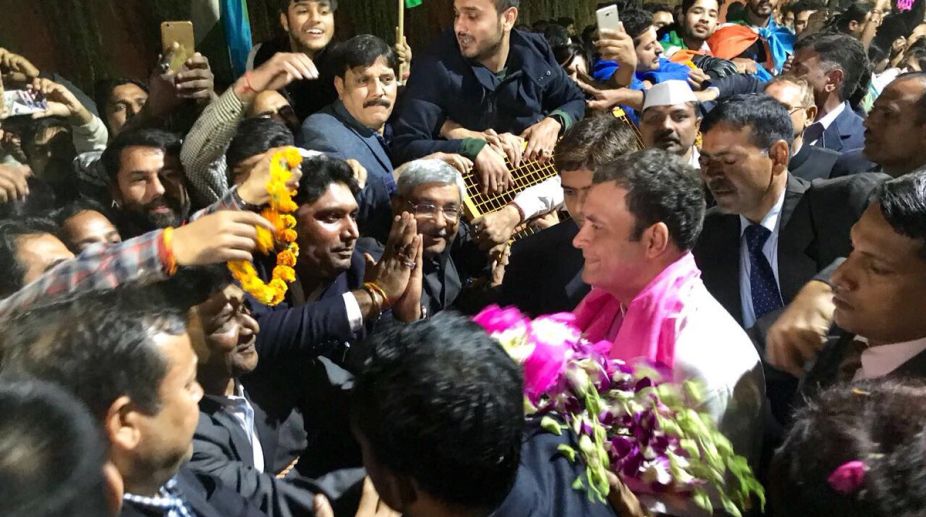Rahul welcomed home by Congress workers with fanfare