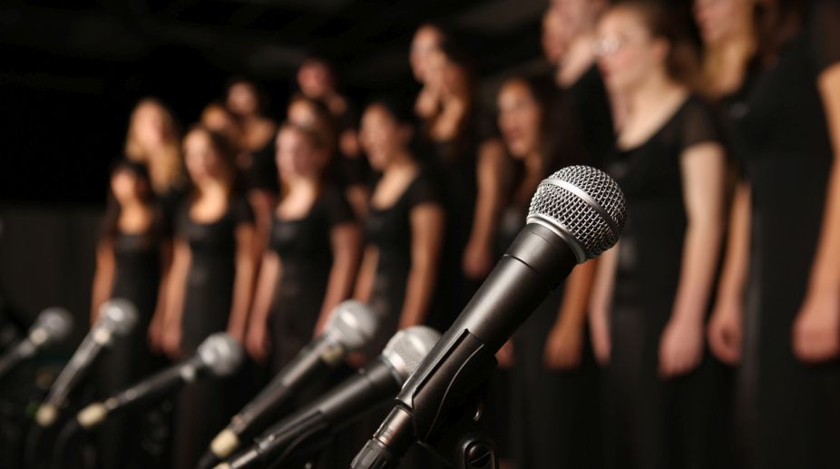 Singing carols can make you happy, boost mental health