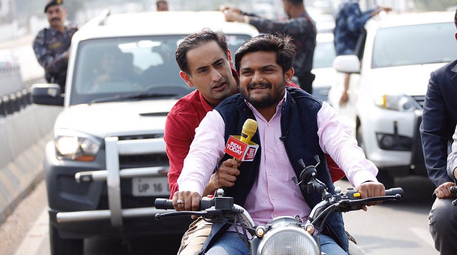 Gujarat polls: Twitterati fumes at Hardik Patel, journalist for helmetless ride