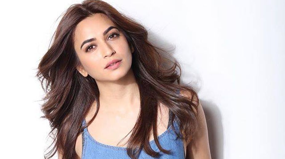 Kriti learns garba for ‘Yamla Pagla Deewana…’