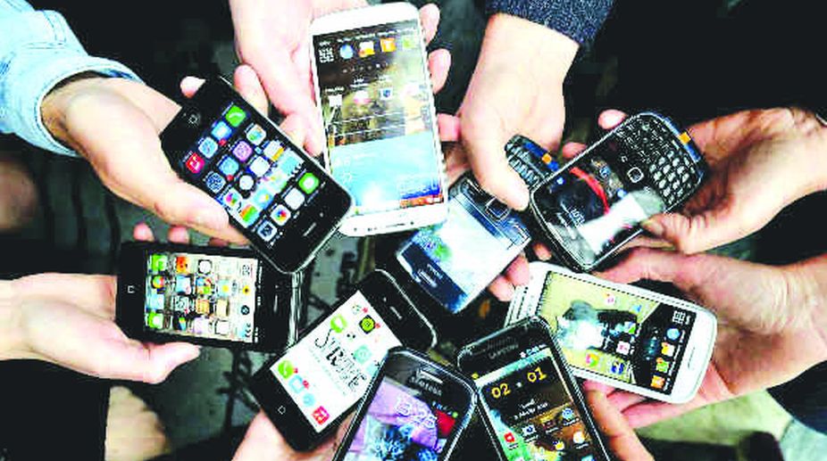 Mobile Phone prices may go up in India seeking 5 percent increase in customs duty