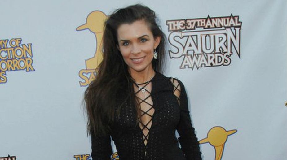 ‘Baywatch’ actress strips naked in car