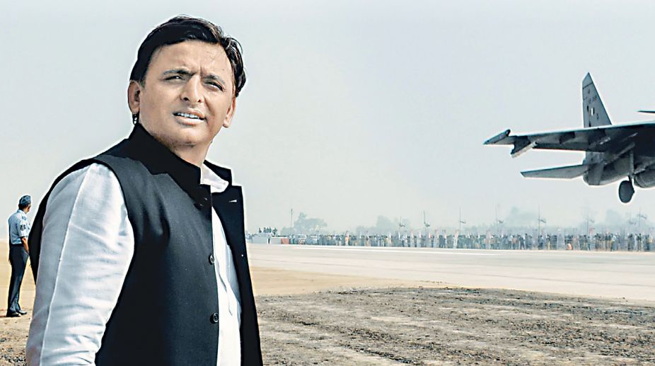 Akhilesh makes up with his dad