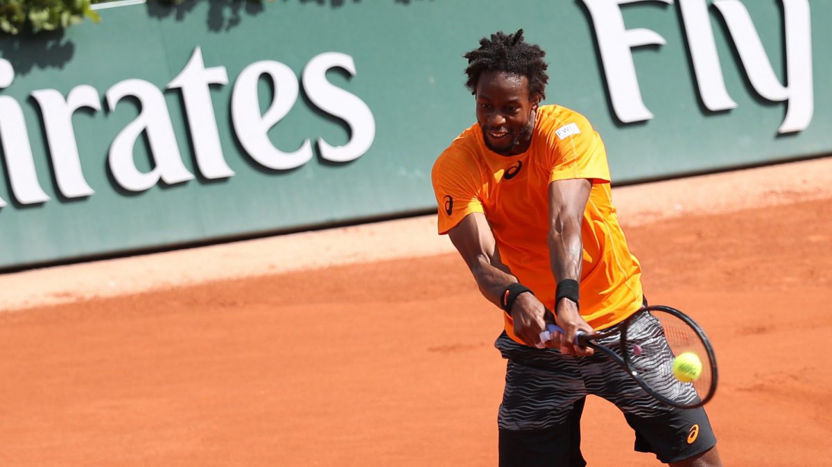 Monfils beats Rublev to win title