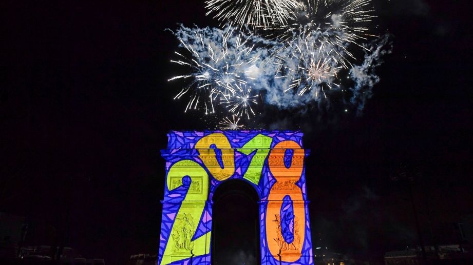 Paris, London, Delhi…ring in New Year with a bang| See pics