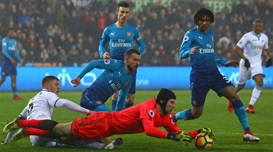 Petr Cech apologises to Arsenal fans after gaffe against Swansea City