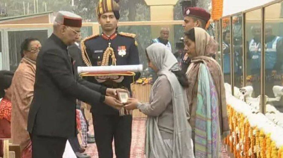 President turns emotional after honouring Garud commando at R-Day