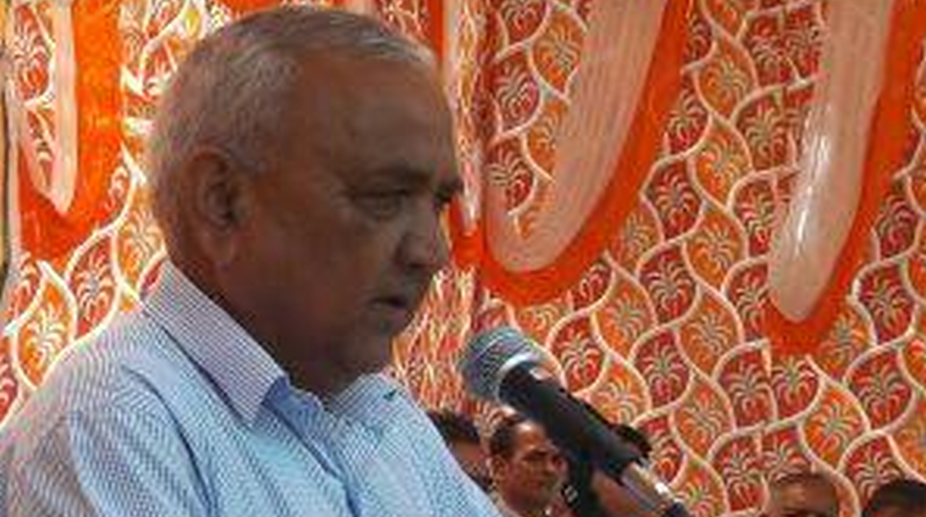 HP Guv administers oath to Protem Speaker