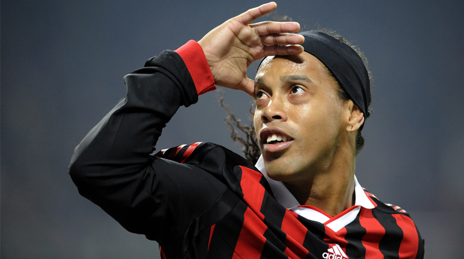 Football stars, past and present, shower Ronaldinho with praise