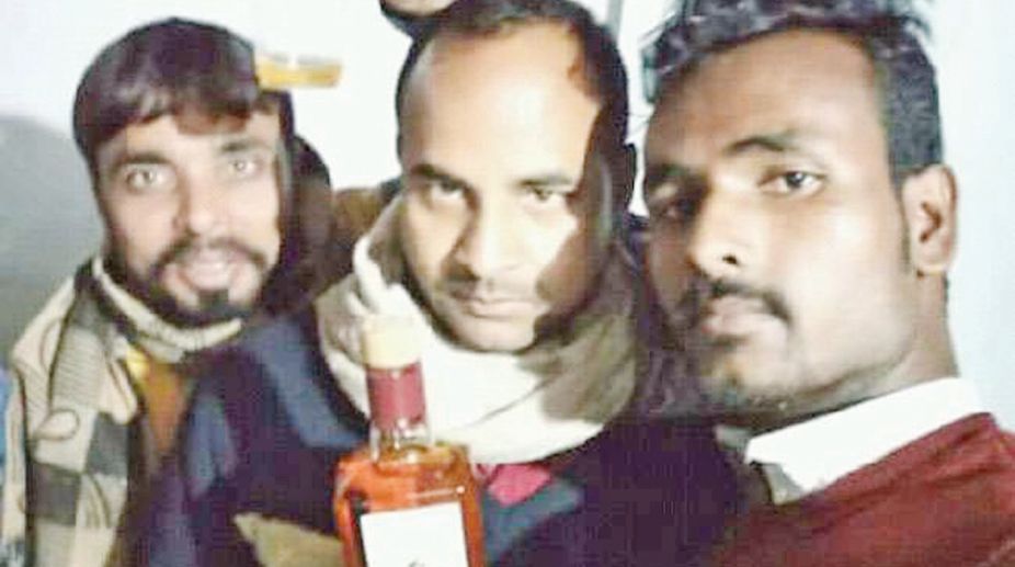 Liquor selfie of JD-U leader goes viral in dry Bihar, case lodged