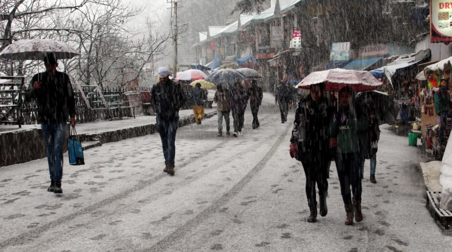Shimla gets season’s first snowfall; tourists rejoice