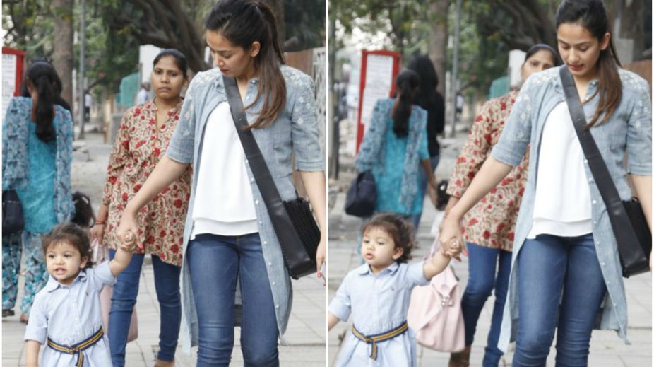 Misha walking hand-in-hand with her mother Mira Kapoor is adorable