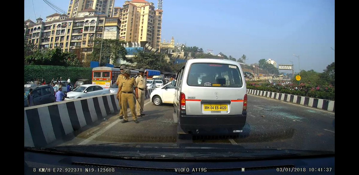Mumbai Bandh, school, buses, attacked