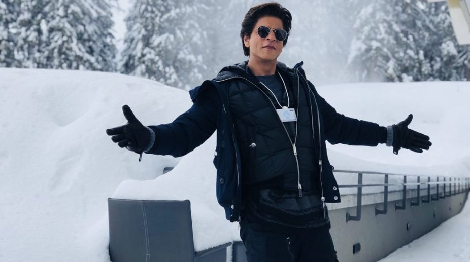Shah Rukh Khan takes photo with his signature pose in Switzerland