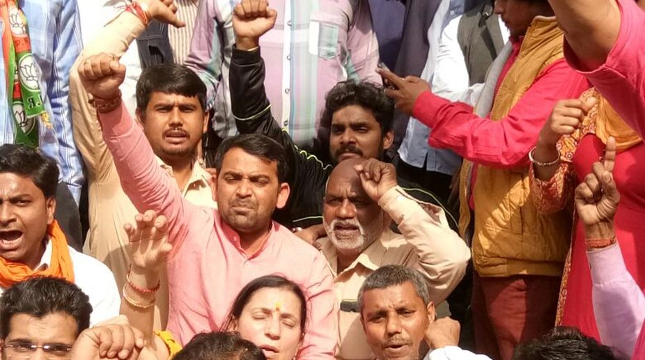 BJP protests outside Sisodia’s residence, demands Kejriwal’s resignation