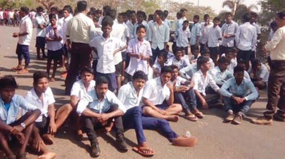 CISF jawans thrash Jajpur teachers, students